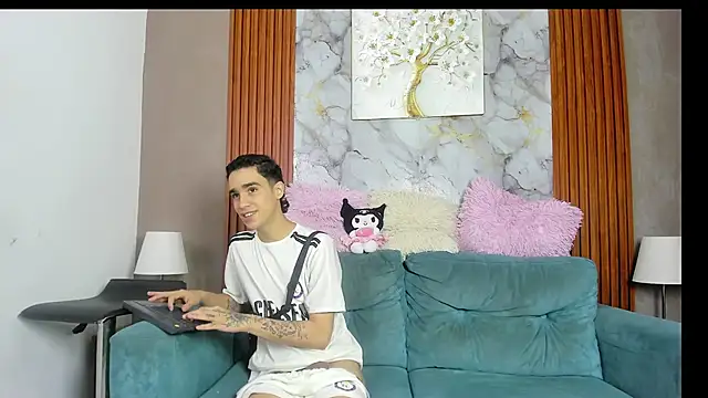 Snapshot of TWINKS_BOYSX chatting on June 2026 02:33:01 PM TWINKS BOYSX online show from June 2026 02:33:01 PM