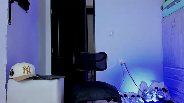 Snapshot of AlexanderEscobar7 chatting on May 2026 08:52:02 AM AlexanderEscobar7 online show from May 2026 08:52:02 AM