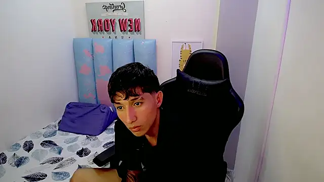 Snapshot of liam_play chatting on May 2026 02:50:01 AM liam play online show from May 2026 02:50:01 AM