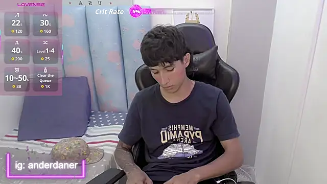 Snapshot of liam_play chatting on June 2026 04:04:02 AM liam play online show from June 2026 04:04:02 AM