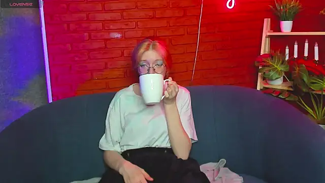 FoxxyyPolly online show from May 2026 07:48:01 AM