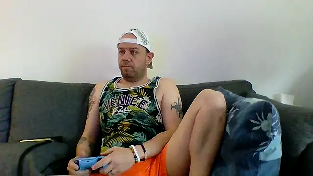 Andromede93 online show from May 2026 07:26:01 AM