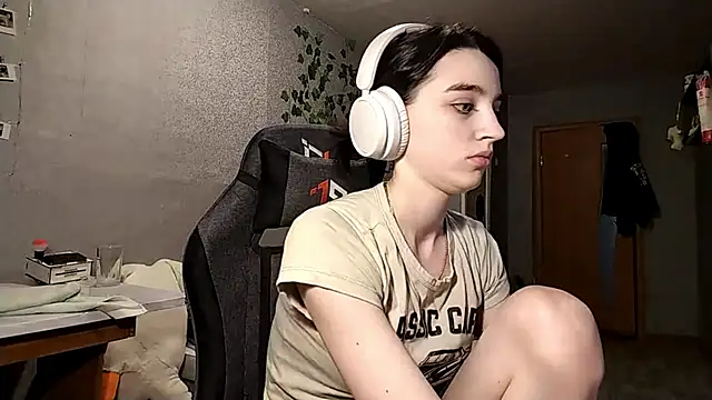 NightFoxxx online show from June 2026 10:17:02 AM