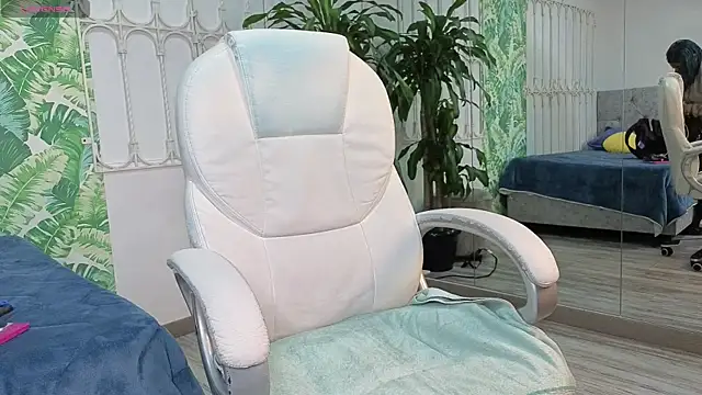 baby julieta00 online show from June 2026 12:30:01 PM