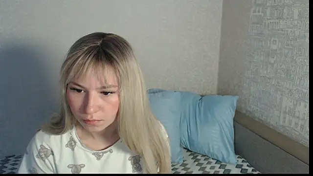 polly holyy online show from May 2026 01:23:02 AM