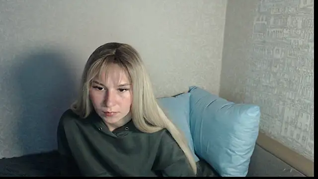 polly holyy online show from May 2026 10:41:02 AM
