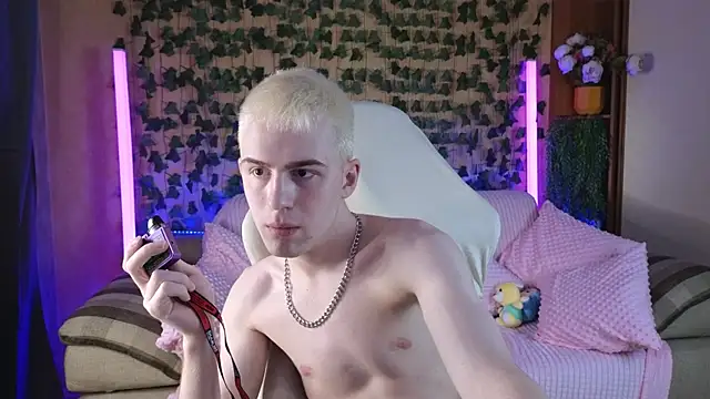 Snapshot of Tommy_CrashXXX chatting on May 2026 04:58:02 PM Tommy CrashXXX online show from May 2026 04:58:02 PM