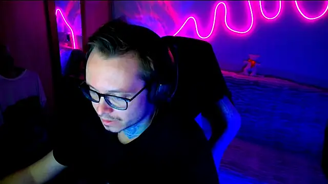 MeLanXolik online show from May 2026 09:13:01 PM