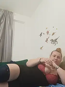 JuliaBestX online show from June 2026 07:03:02 PM