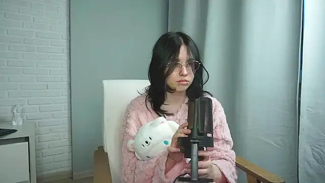 CloudyLina online show from May 2026 04:04:02 PM