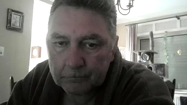 Snapshot of edje59a chatting on April 2026 06:52:01 AM edje59a online show from April 2026 06:52:01 AM
