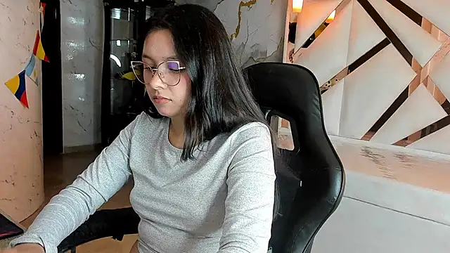 HoneyDoll tf online show from June 2026 08:33:01 PM