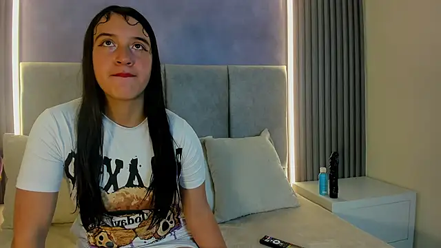 Abigail Aura online show from May 2026 01:17:01 PM