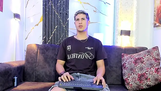 Snapshot of dominic_connor chatting on June 2026 03:42:01 AM dominic connor online show from June 2026 03:42:01 AM