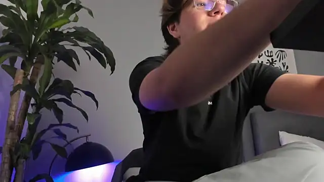 LucasMoraless online show from May 2026 01:28:02 PM