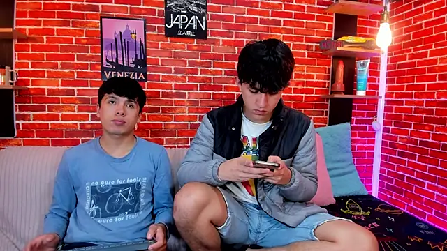 Hoot boyss  online show from June 2026 08:11:02 PM