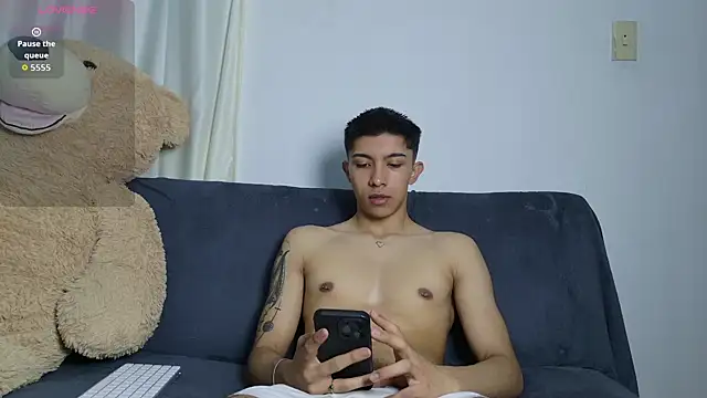 Snapshot of Thesaint_xxx chatting on June 2026 10:48:02 PM Thesaint xxx online show from June 2026 10:48:02 PM