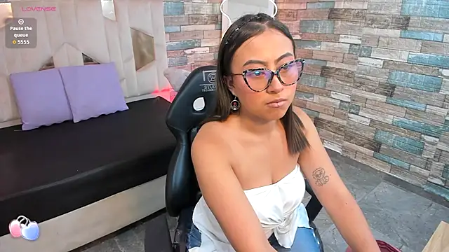 Amhira Tay online show from June 2026 07:40:01 PM