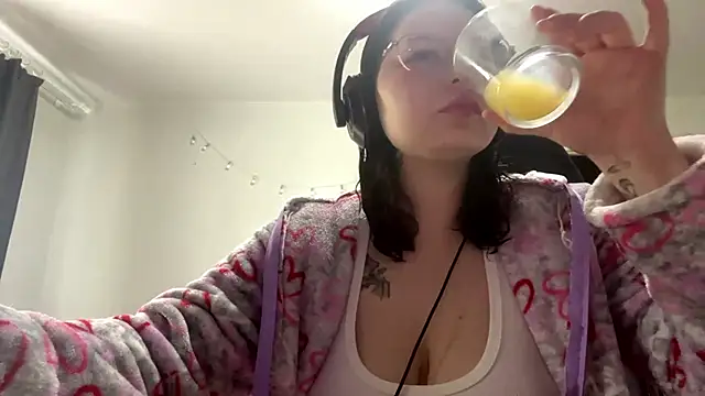 Redhair girl online show from June 2026 11:03:01 AM
