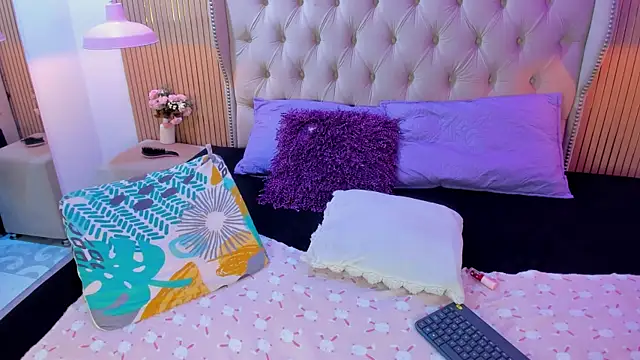 Violetaruizz online show from May 2026 02:23:02 PM