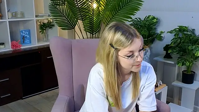 NovaOliphant online show from May 2026 08:31:02 AM