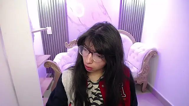 Snapshot of Allyshon_ chatting on June 2026 07:53:01 PM Allyshon online show from June 2026 07:53:01 PM