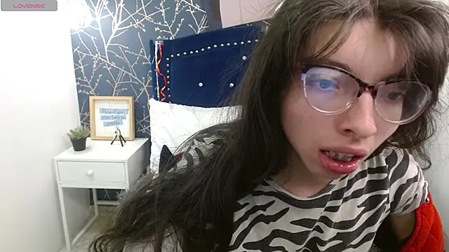 Snapshot of Allyshon_ chatting on June 2026 12:05:02 PM Allyshon online show from June 2026 12:05:02 PM