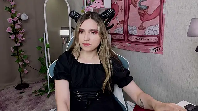 NocturneHuntress online show from June 2026 07:47:02 AM