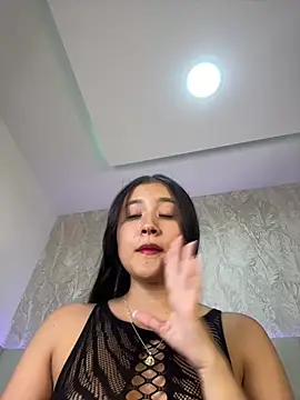 amara huxly online show from June 2026 07:56:02 PM