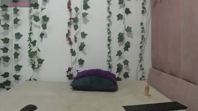 lunacastillo   online show from May 2026 03:07:01 PM