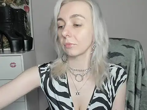 velvetanne online show from June 2026 06:35:01 AM