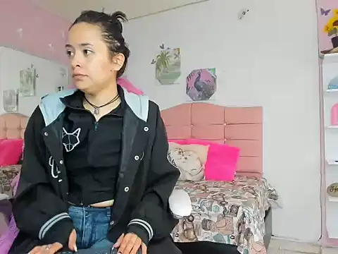 ivyyemerald  online show from June 2026 12:43:01 PM