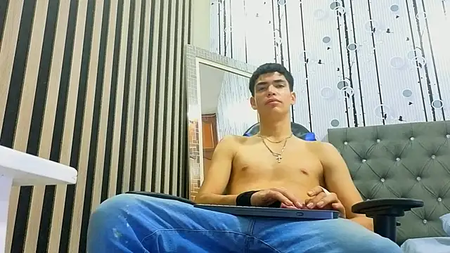 AxelSavage11 online show from May 2026 12:56:01 PM