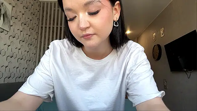 NikiGrandberry online show from May 2026 02:43:01 PM