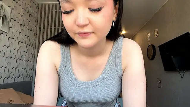 NikiGrandberry online show from May 2026 02:44:02 PM