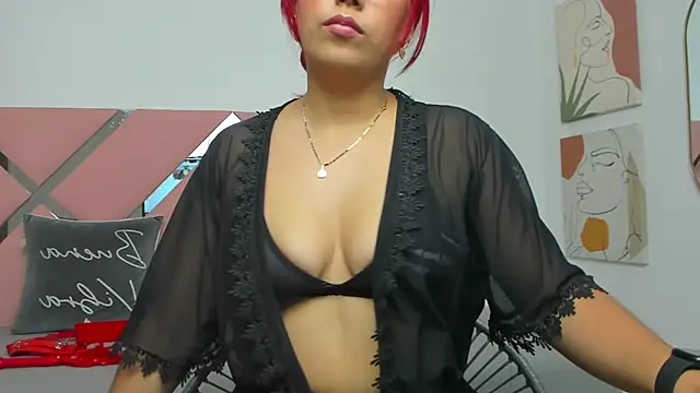 queenjuliee online show from May 2026 07:07:01 PM