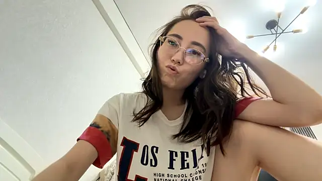 VickieTrudo online show from June 2026 09:15:02 PM