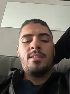 Gugostoso04 online show from May 2026 01:17:01 PM