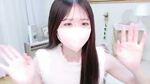Snapshot of Yuinyaaa chatting on June 2026 07:42:01 AM Yuinyaaa online show from June 2026 07:42:01 AM