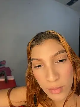 Snapshot of CandelaRoja chatting on May 2026 05:35:01 AM CandelaRoja online show from May 2026 05:35:01 AM