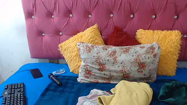 PEACHESX25x online show from July 2026 04:31:01 PM