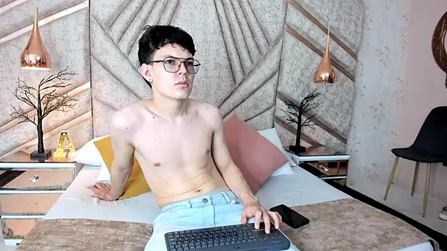 AngeloBocellii online show from May 2026 08:14:02 PM
