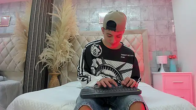 wesley boyy  online show from May 2026 08:37:01 PM