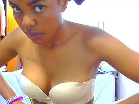 prettysuri22 online show from June 2026 10:08:01 AM