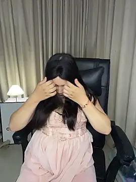 Luckysisi-s online show from June 2026 12:11:01 PM