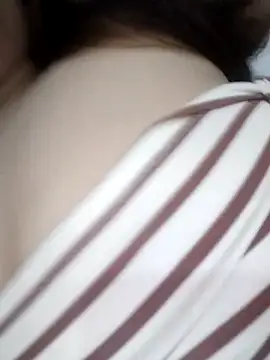 YoenLyy online show from July 2026 03:32:01 AM
