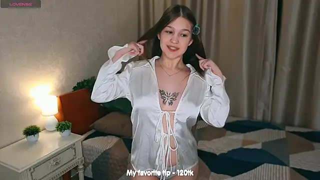 Snapshot of PlayfulMelly chatting on June 2026 07:23:01 PM PlayfulMelly online show from June 2026 07:23:01 PM