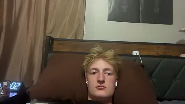 Snapshot of CamBos07 chatting on June 2026 04:32:02 AM CamBos07 online show from June 2026 04:32:02 AM