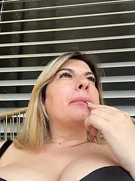 Snapshot of evaxxxcurvyxxx chatting on June 2026 09:57:02 AM evaxxxcurvyxxx online show from June 2026 09:57:02 AM