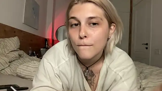 Snapshot of Ella_Bloom chatting on June 2026 05:11:02 PM Ella Bloom online show from June 2026 05:11:02 PM
